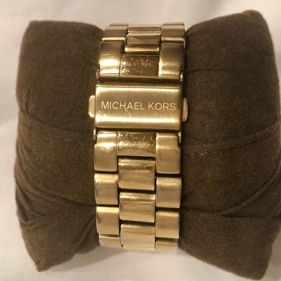 Michael Kors Women's Runway Gold-Tone Watch MK5055 - Picture 5 of 8